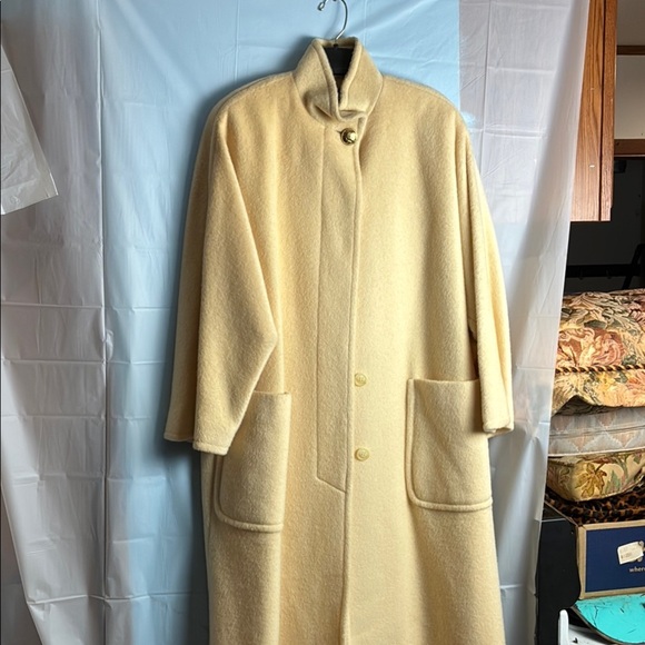 Vintage Linda Allan for Ellen Tracy Cream Soft Wool Trench Coat with button acnt - Picture 1 of 10